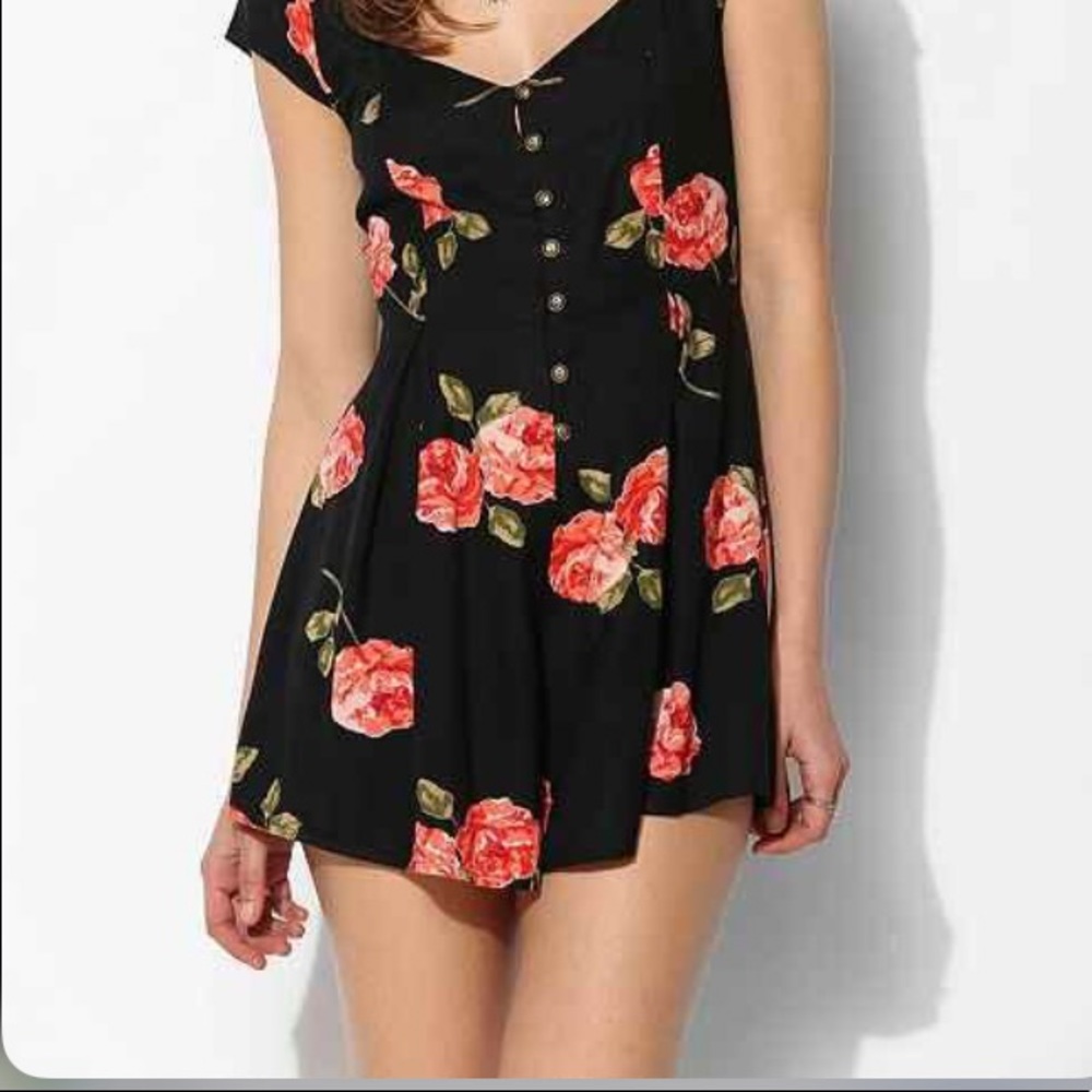 Short-sleeved floral romper